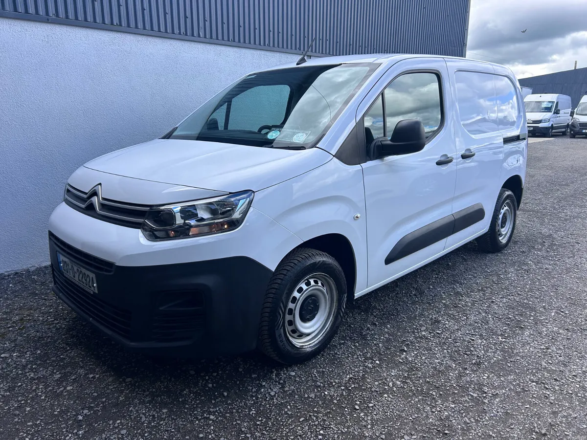 2023 Citroen Berlingo - Air conditioning / 105km - Image 5