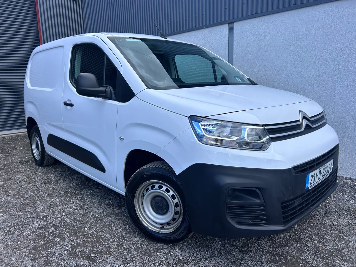 2023 Citroen Berlingo - Air conditioning / 105km - Image 1