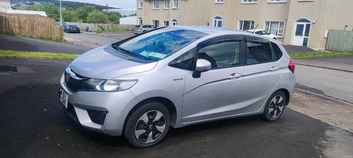 Honda Fit 2016 hybrid - Image 4