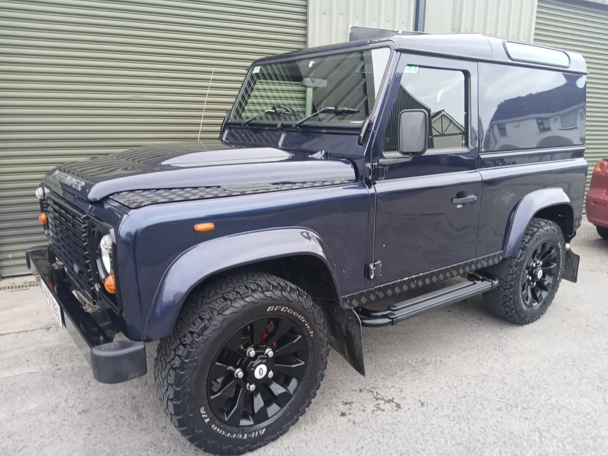 Land Rover Defender 90    2014 1 owner - Image 4