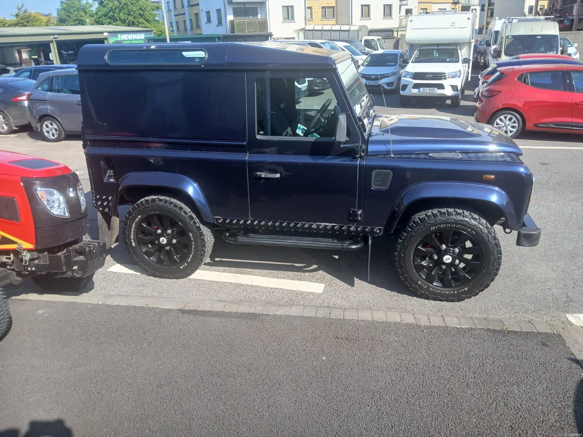 Land Rover Defender 90    2014 1 owner - Image 2
