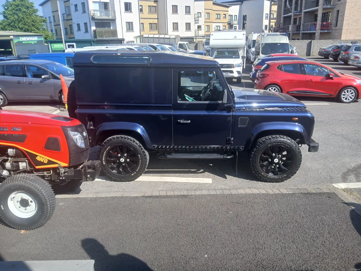 Land Rover Defender 90    2014 1 owner - Image 3