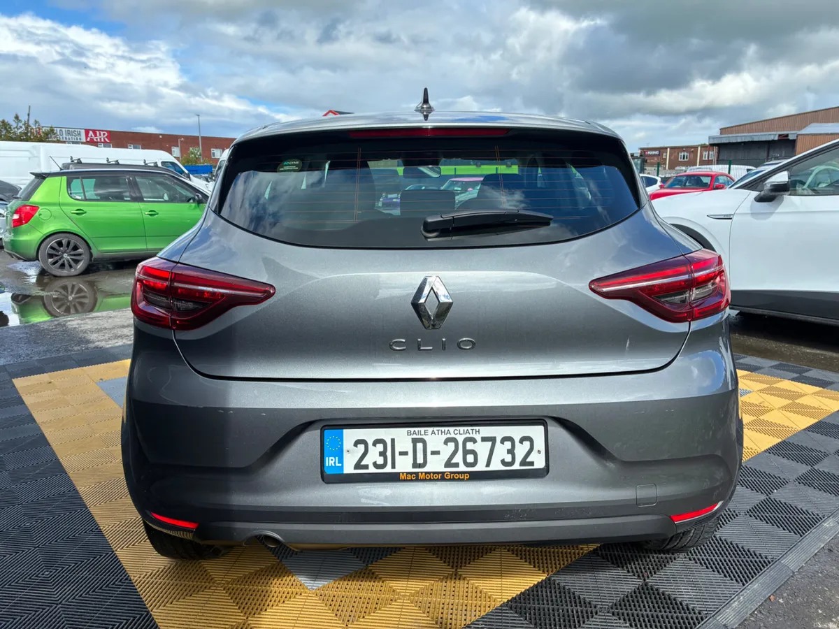 Renault Clio 1.0L Petrol Manual - Image 3