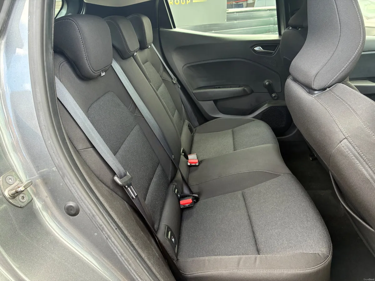 Renault Clio 1.0L Petrol Manual - Image 4