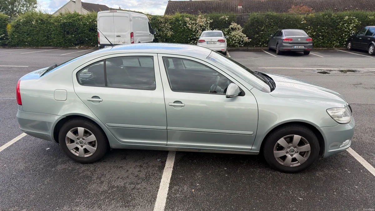 Manual 2010 Skoda Octavia 1.6TDI - Image 2