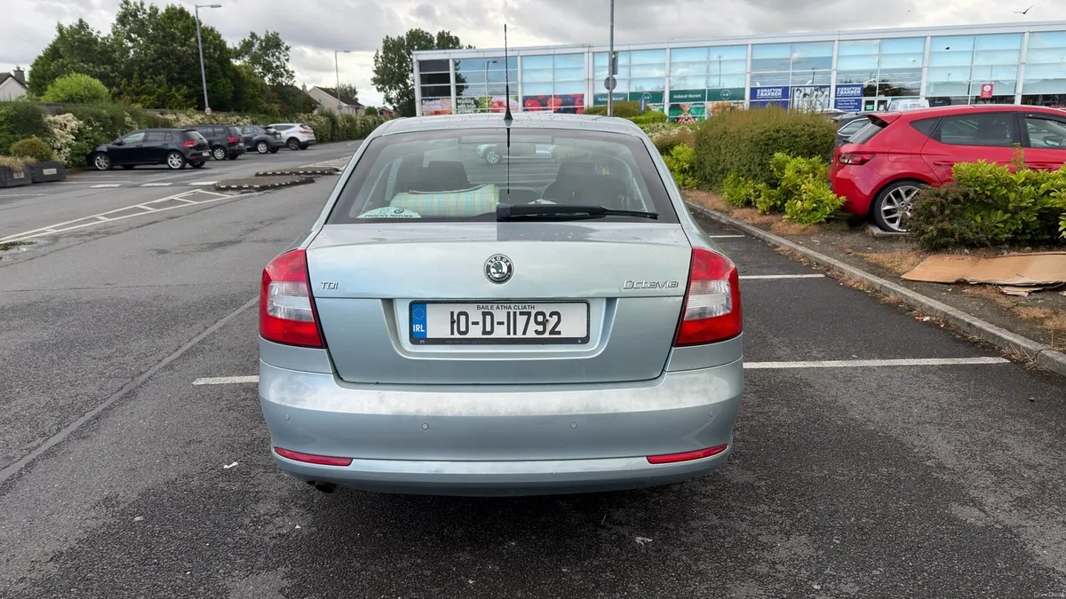 Manual 2010 Skoda Octavia 1.6TDI - Image 3