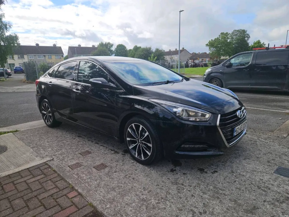Hyundai i40 top spec automatic - Image 1