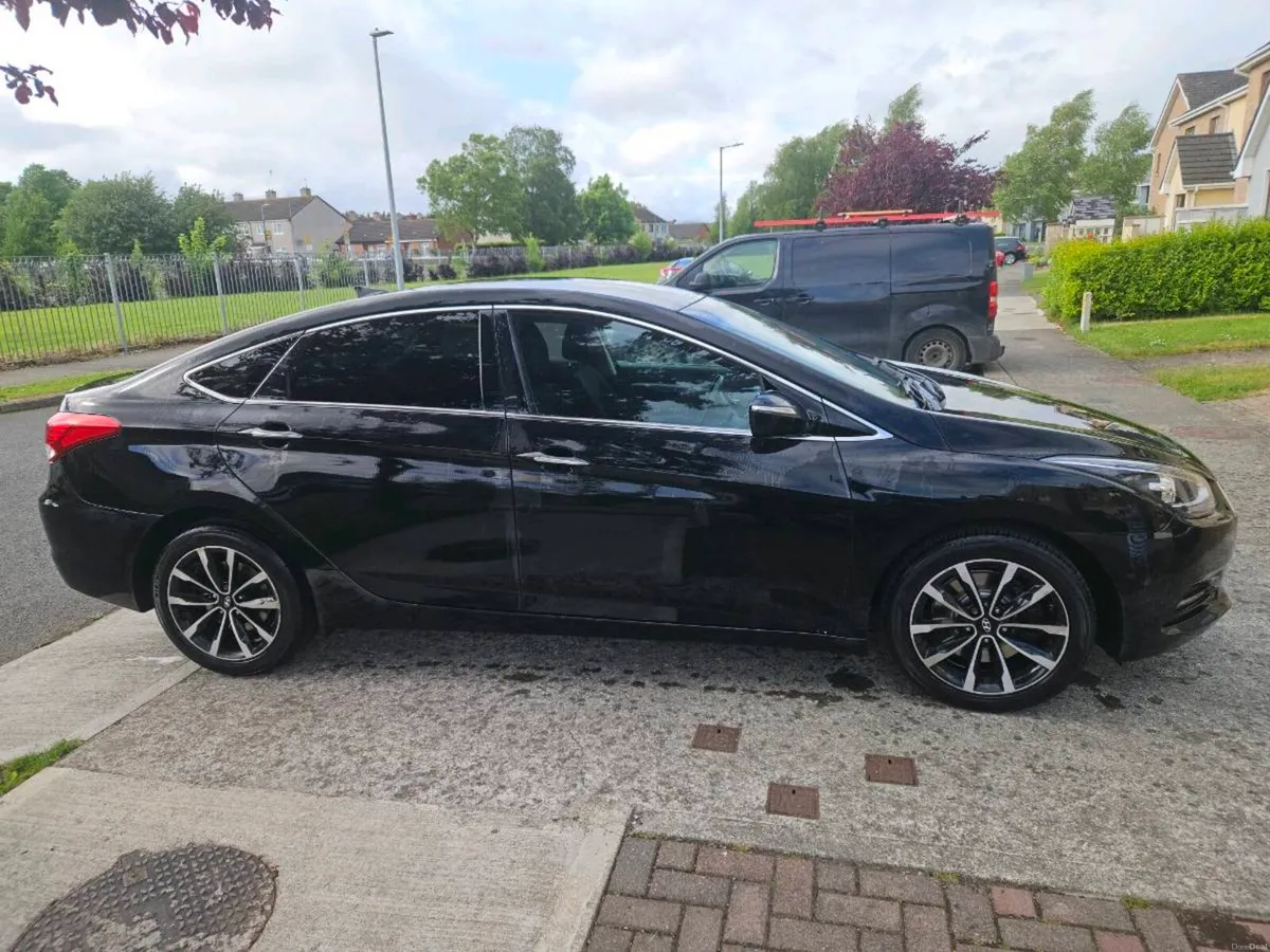 Hyundai i40 top spec automatic - Image 2
