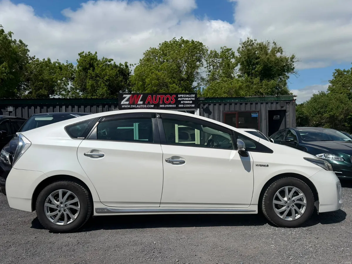 14 TOYOTA PRIUS HYBRID LEATHER - Image 5