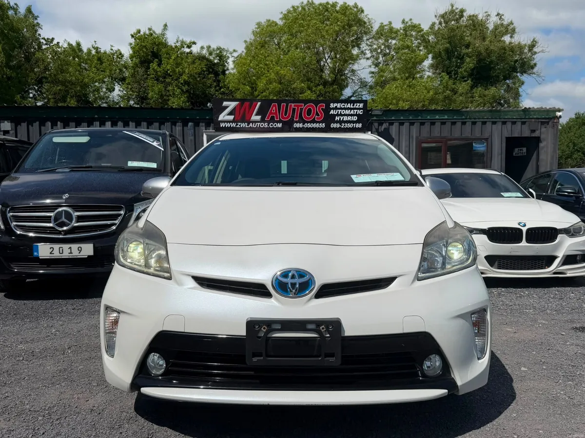14 TOYOTA PRIUS HYBRID LEATHER - Image 3