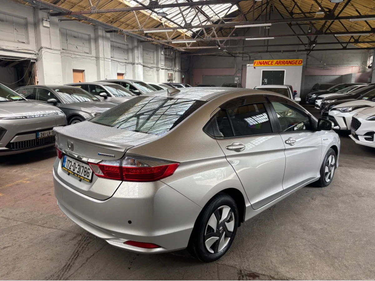 Honda Grace Self charging  Hybrid 4DR AUTO - Image 2