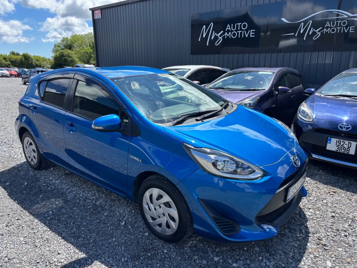 Toyota Aqua 1.5 HYBRID - Image 2