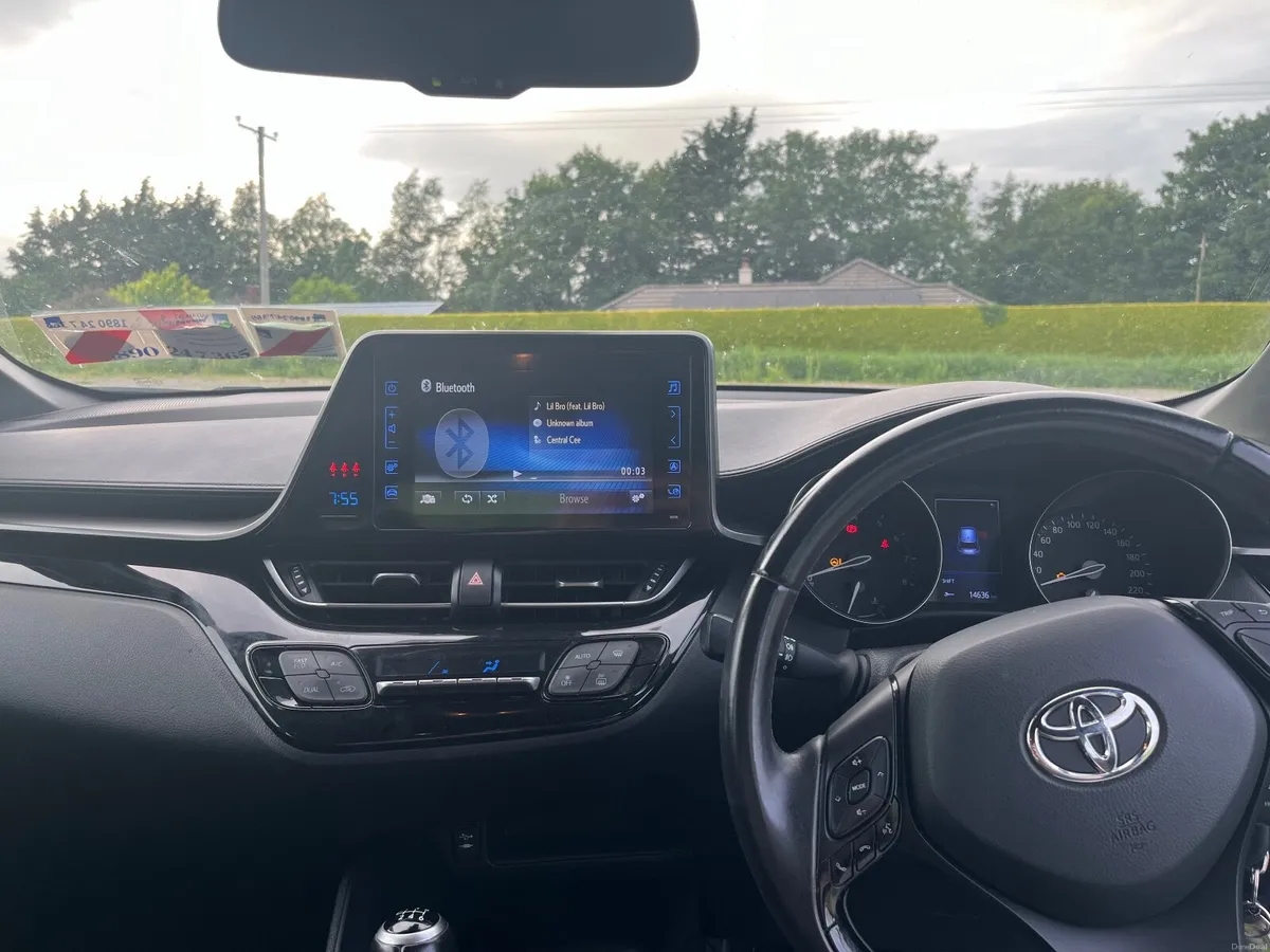 Toyota C-HR 2017 - Image 4