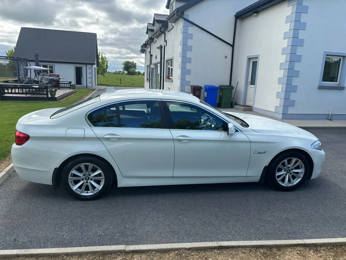 BMW 520D Manual - Image 3