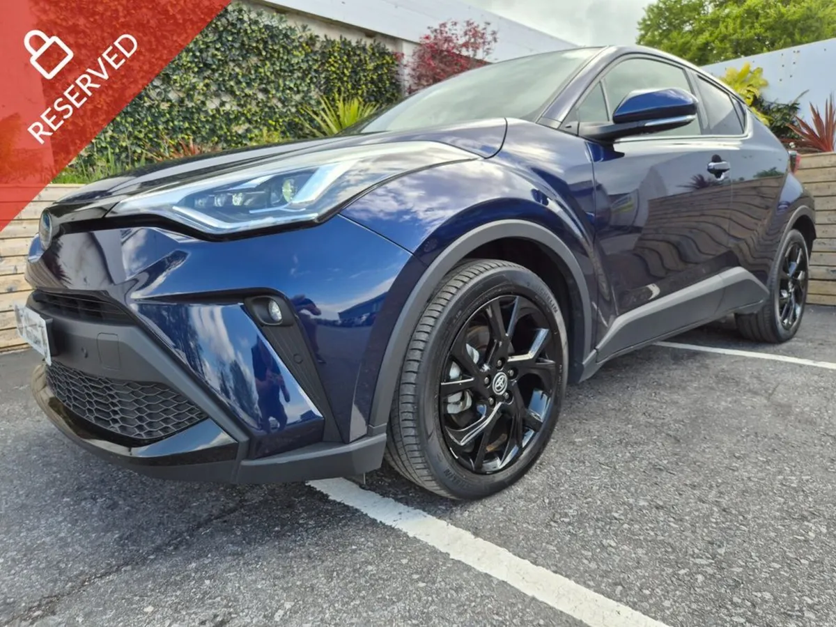 Toyota C-HR 1.8 HYBRID SOL G-PACK NERO EDITION WIT - Image 1