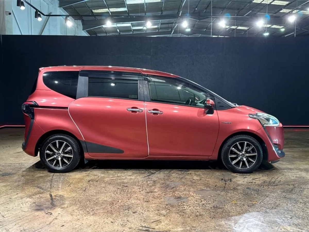Toyota Sienta 1.5 HYBRID - 7 SEATER - ALLOY WHEELS - Image 3