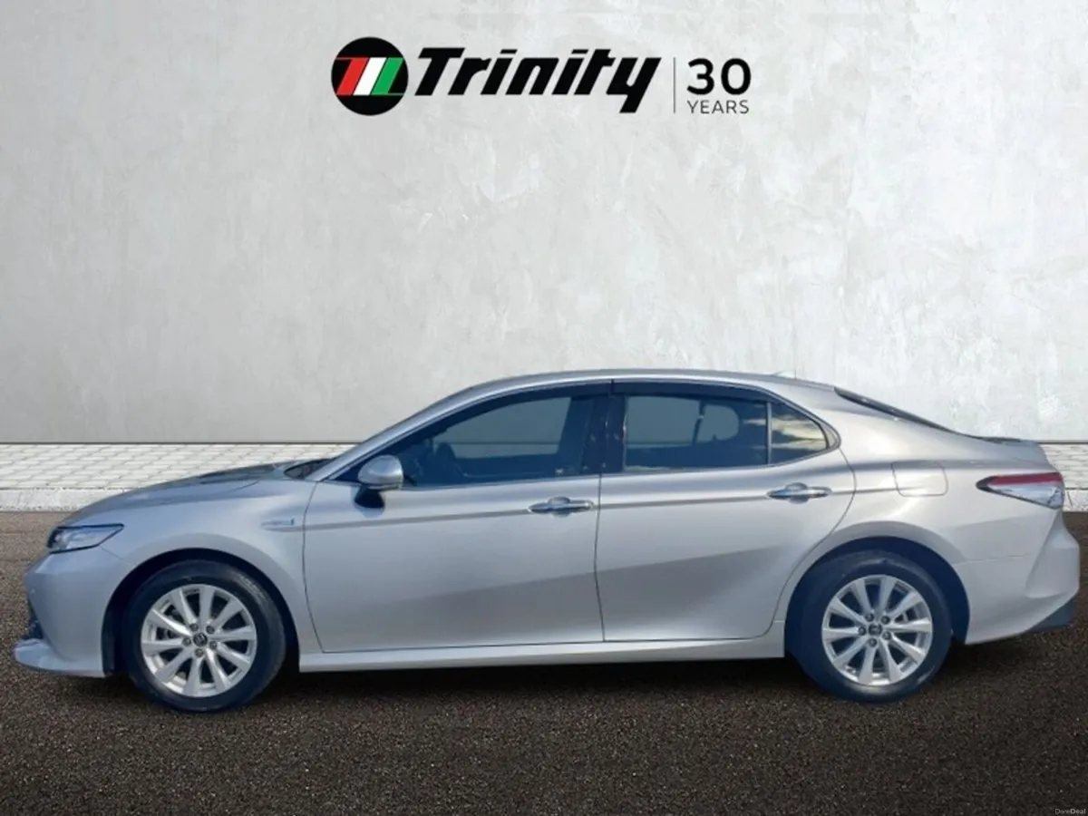 Toyota Camry ** HYBRID ** AUTO ** TRINITY MOTORS * - Image 5