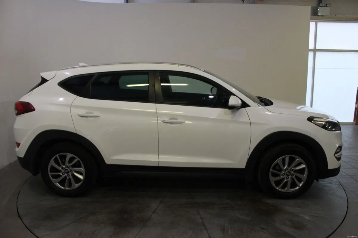 Hyundai Tucson 1.7 D Executive - Image 3