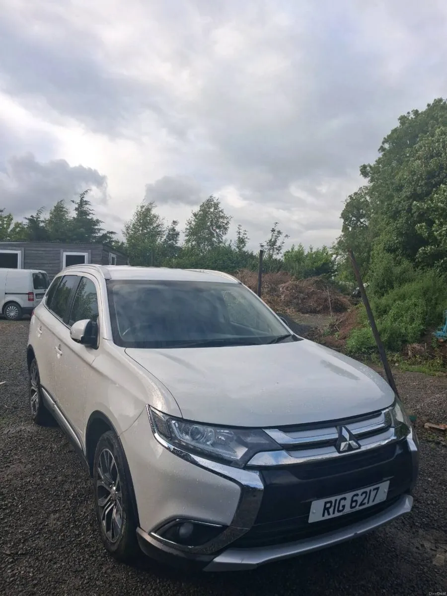 2016 Mitsubishi outlander Automatic like New - Image 1