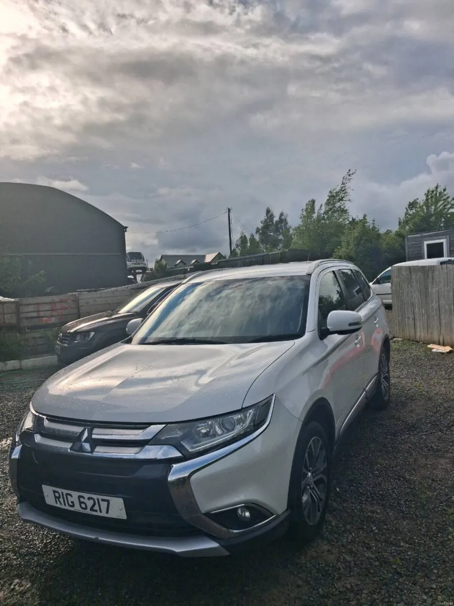 2016 Mitsubishi outlander Automatic like New - Image 2