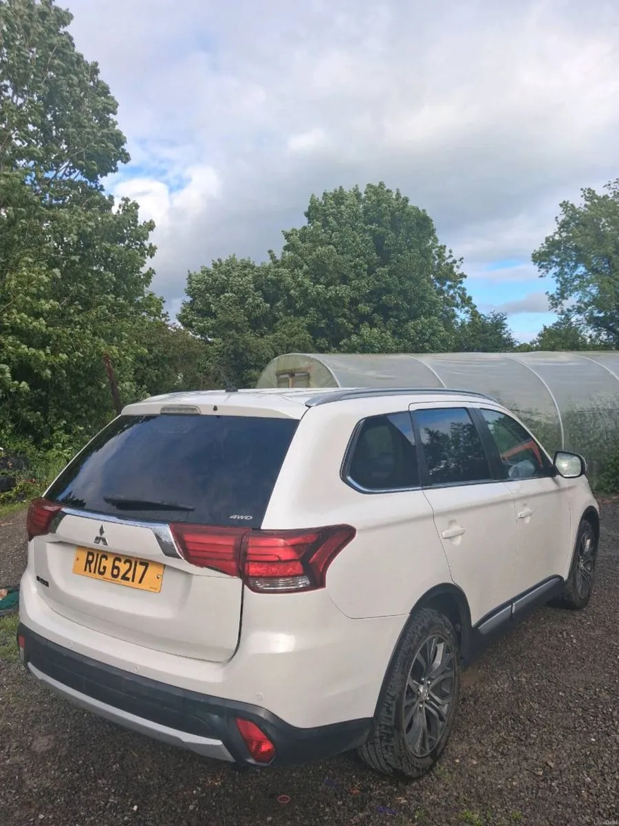 2016 Mitsubishi outlander Automatic like New - Image 4