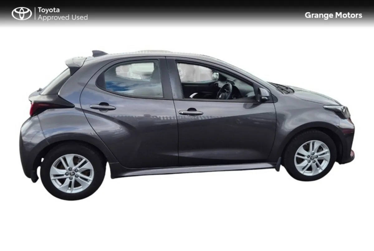 Toyota Yaris 1.5 HYBRID LUNA 5DR - Image 4