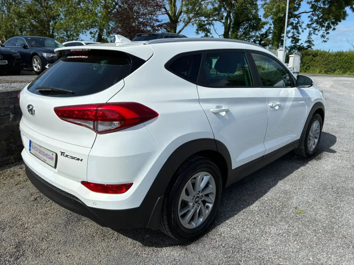 Hyundai Tucson 1.7 AUTO (BLACK LEATHER+CAMERA) - Image 2