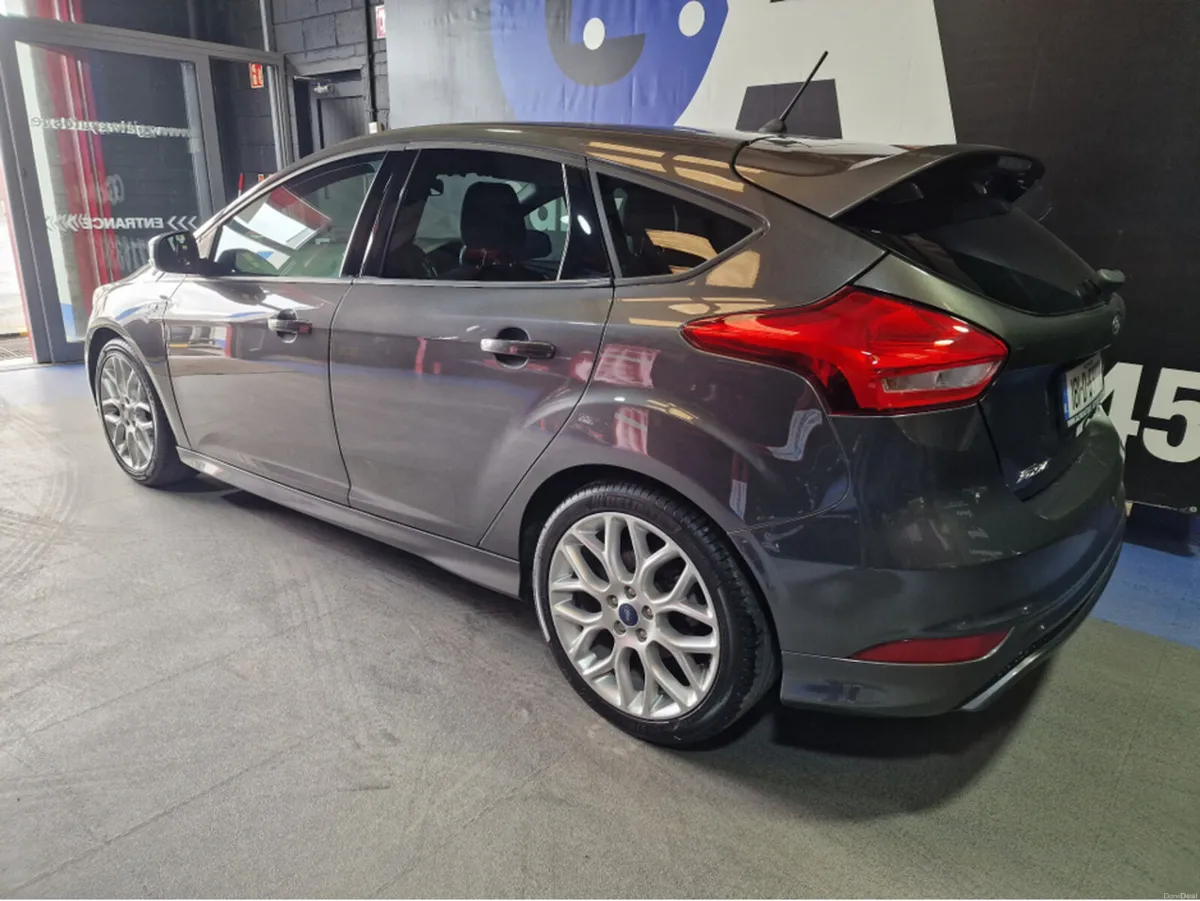 Ford Focus ST-LINE **SAT NAV LOW MILAGE** - Image 6