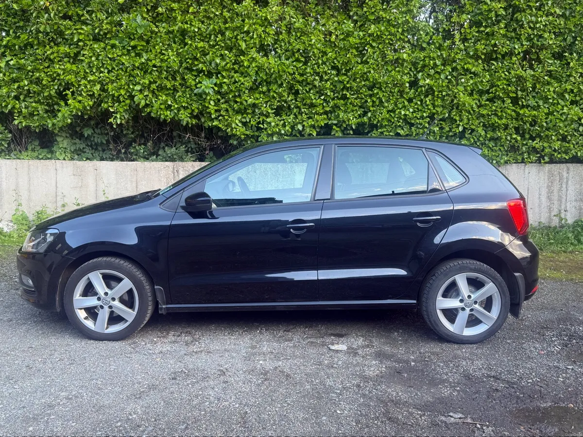 Volkswagen Polo 2015 - Image 2