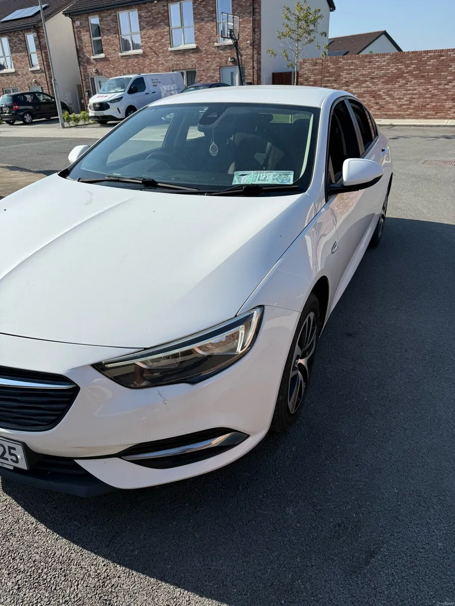 Car - Image 2