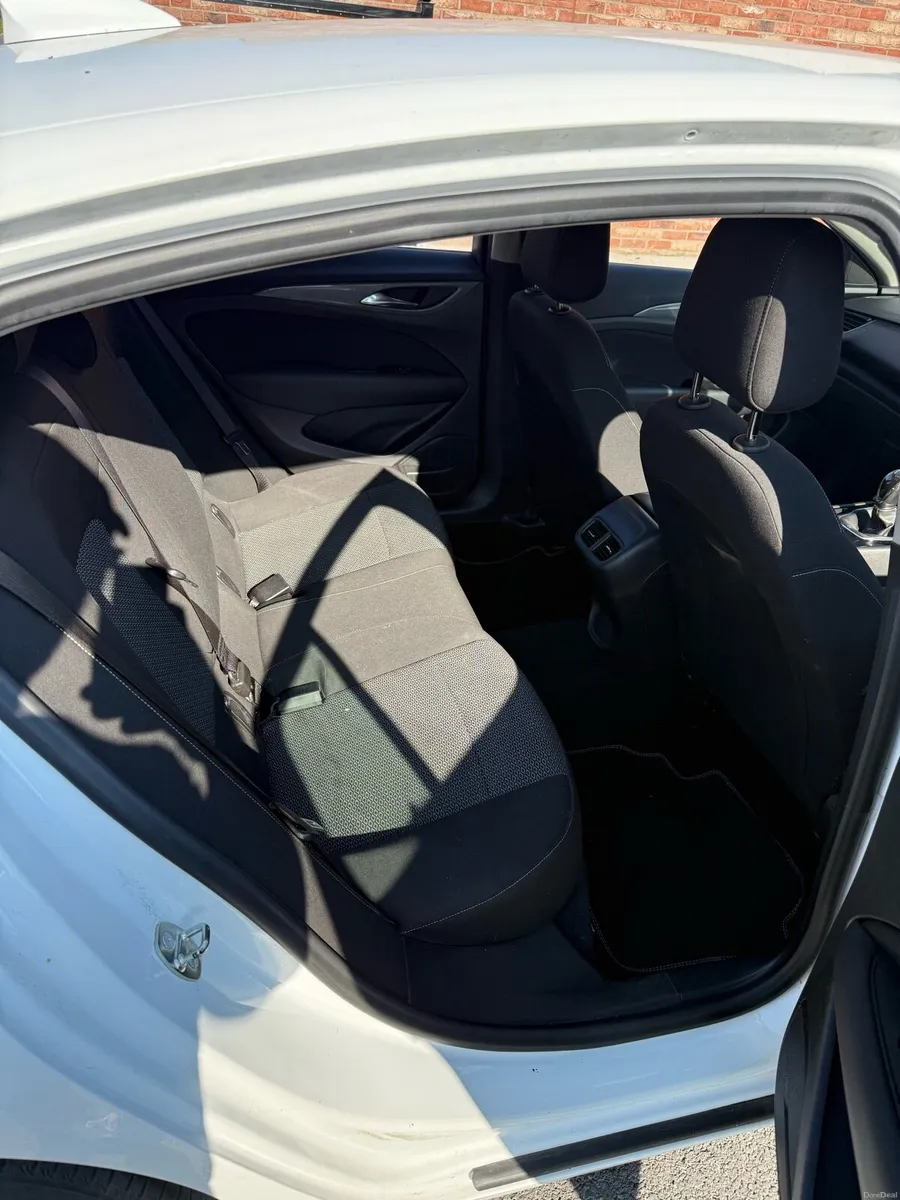 Car - Image 4
