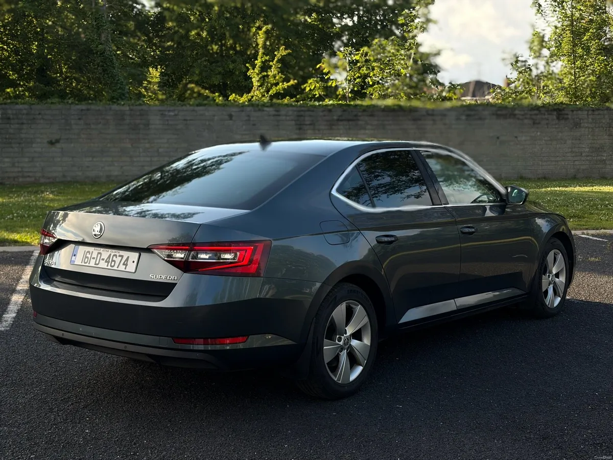 Skoda Superb DSG- Huge Spec| Full Service History| - Image 4