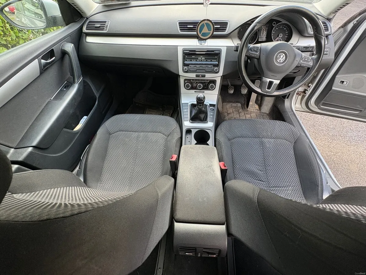 Volkswagen Passat 2013 - Image 5
