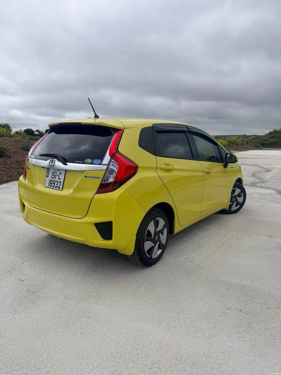 Honda Fit Hybrid Automatic - Image 3