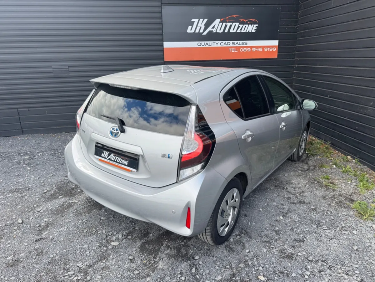 Toyota Aqua 1.5 HYBRID AUTO - Image 4