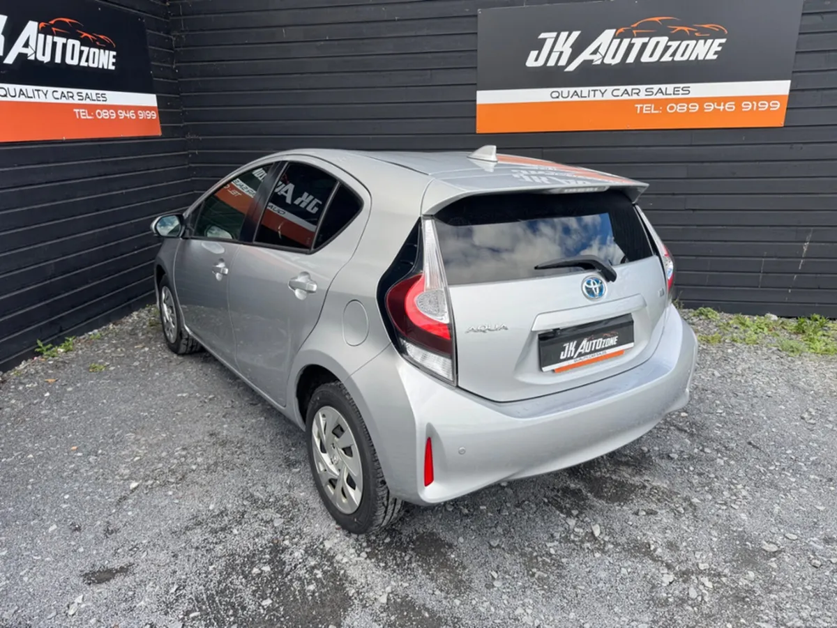 Toyota Aqua 1.5 HYBRID AUTO - Image 6