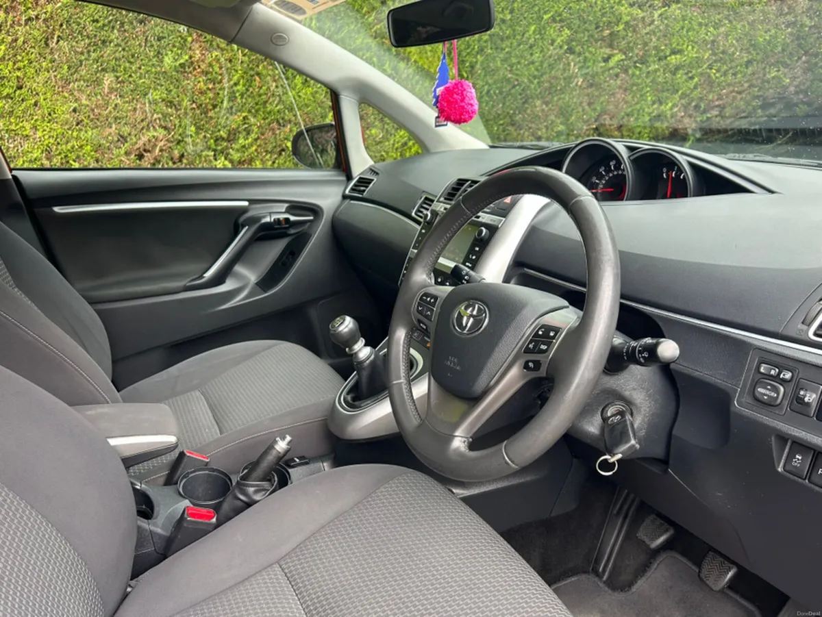Toyota Verso TREND D-4D 5DR - Image 2