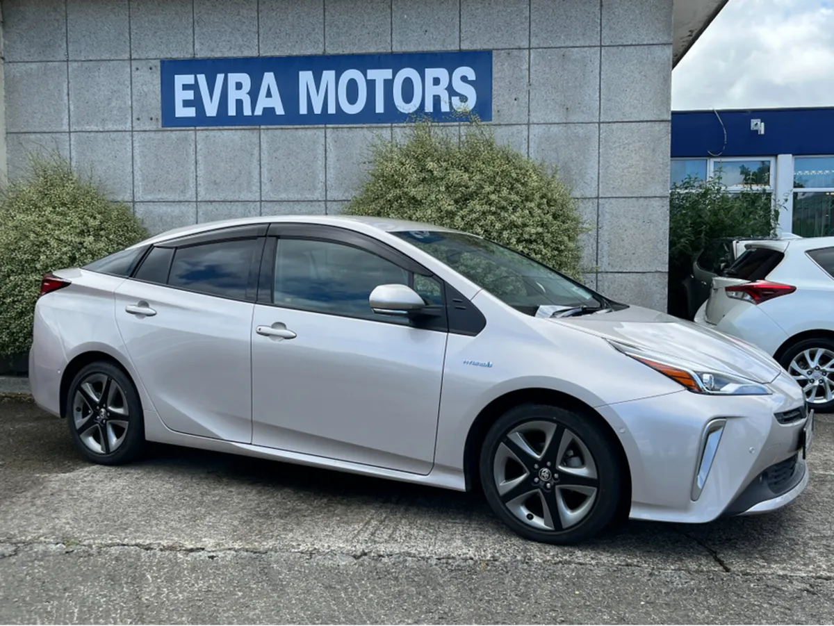 Toyota Prius TOURING SELECTION AUTOMATIC HYBRID 1. - Image 3