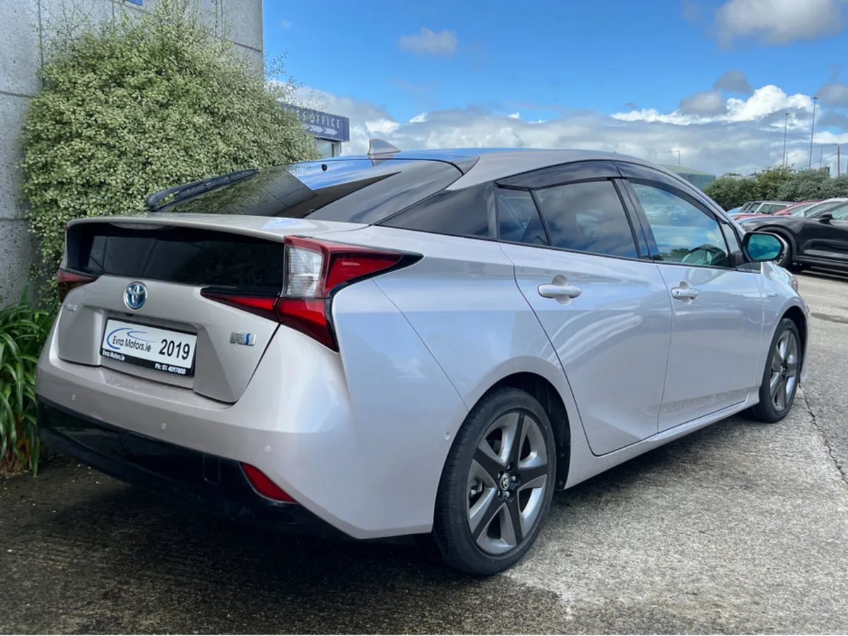 Toyota Prius TOURING SELECTION AUTOMATIC HYBRID 1. - Image 4