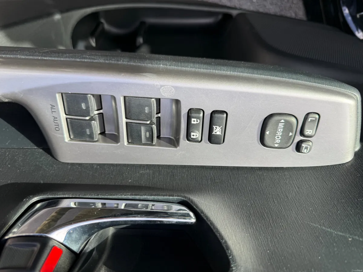 2015 Toyota Prius Alpha 1.8 hybrid, 51k Miles - Image 4