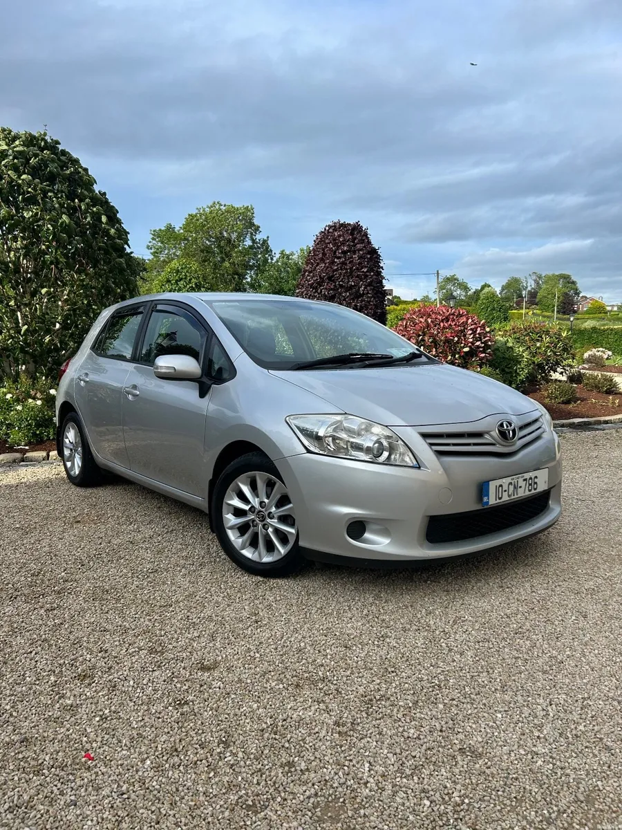 Toyota Auris 2010 - Image 2
