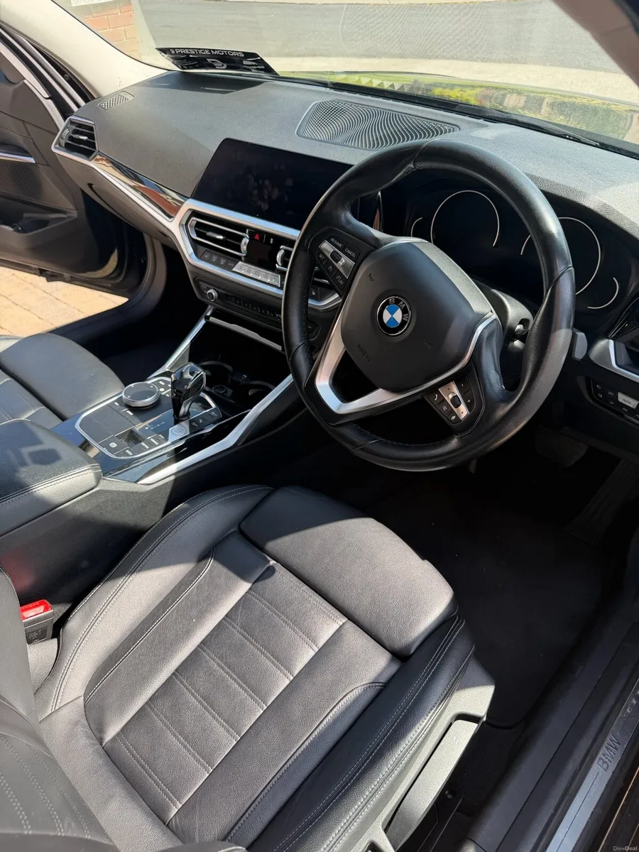 BMW 3-Series 2019 - Image 4