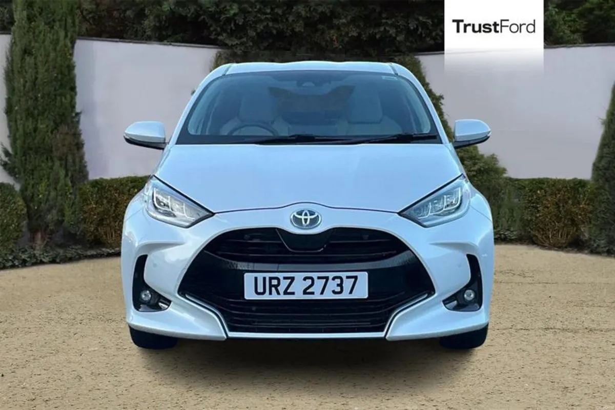 Toyota Yaris 1.5 VVT-h Excel Hatchback 5dr - CLIMA - Image 6