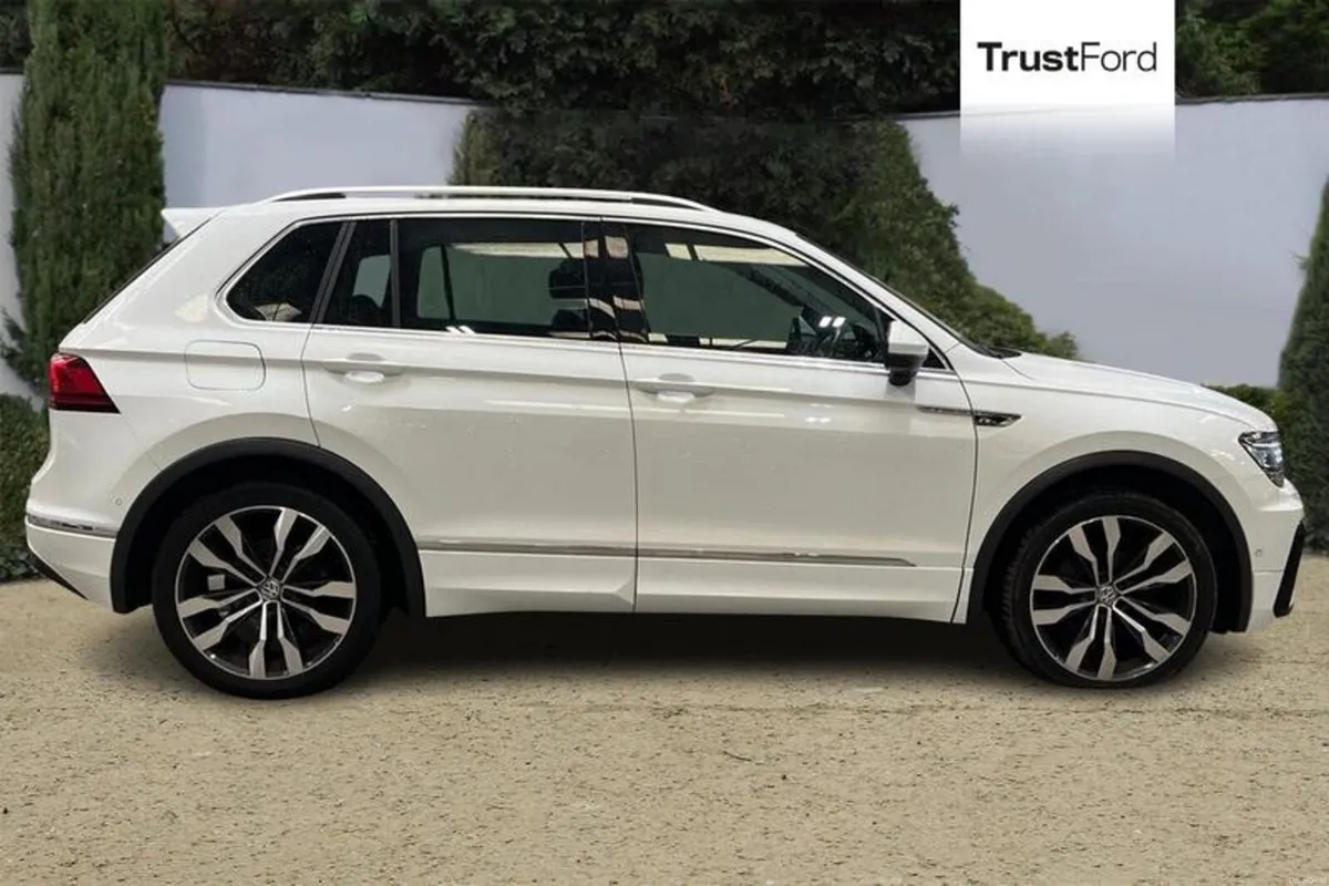 Volkswagen Tiguan R-Line Tech - Image 3