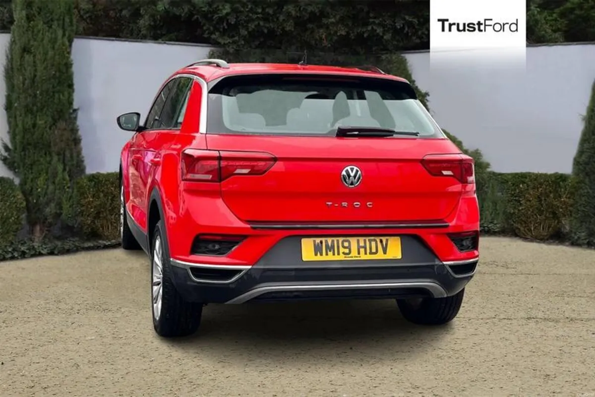 Volkswagen T-Roc SE - Image 2