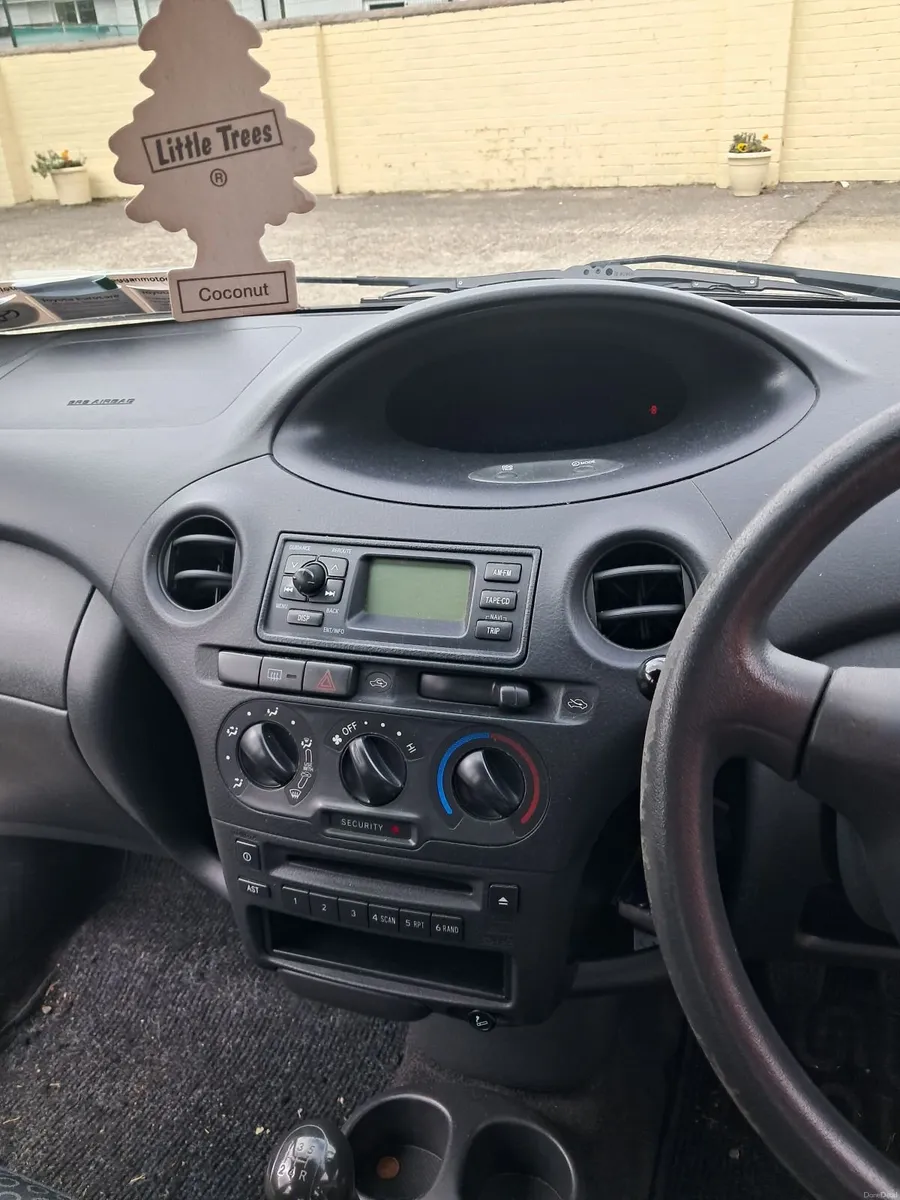 Toyota Yaris 2004 - Image 4
