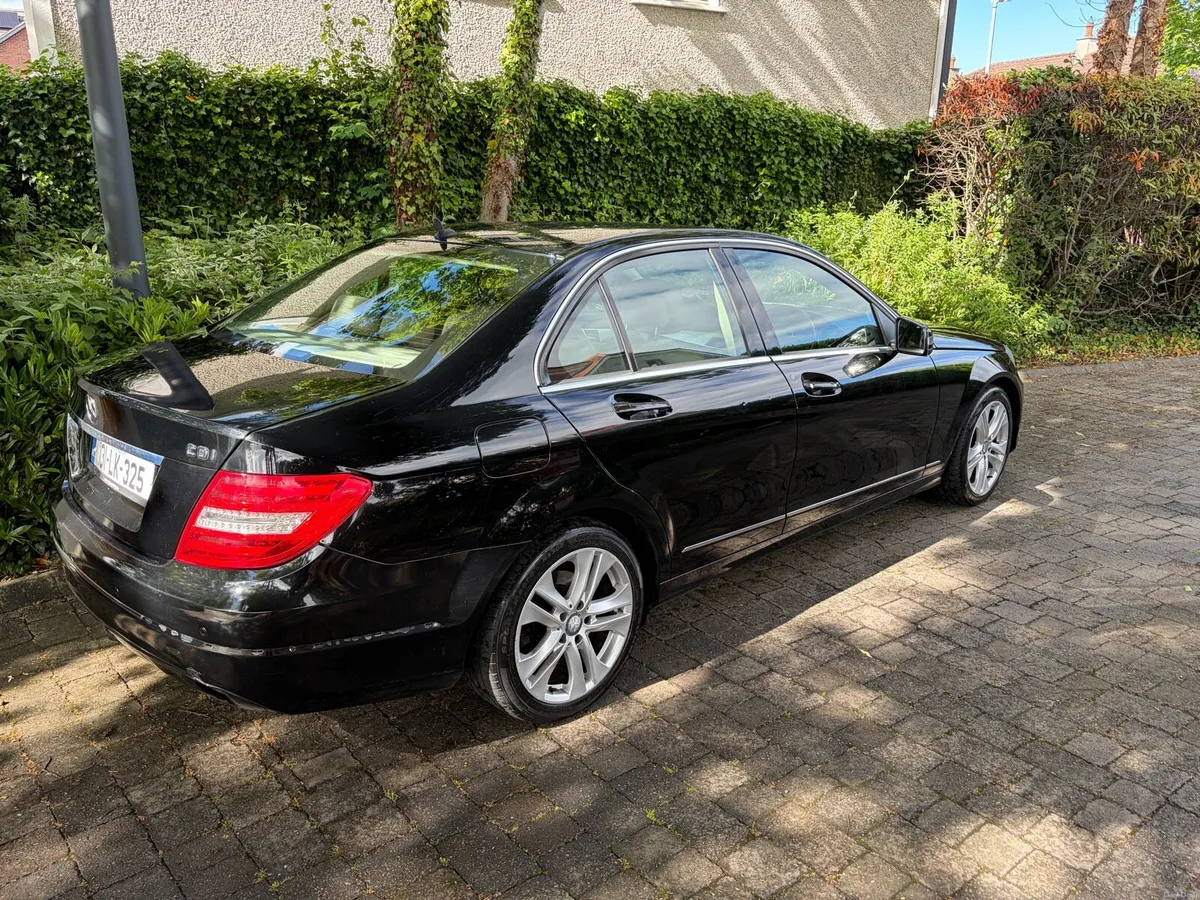 2013 Mercedes  C200 Avantgarde - Image 4