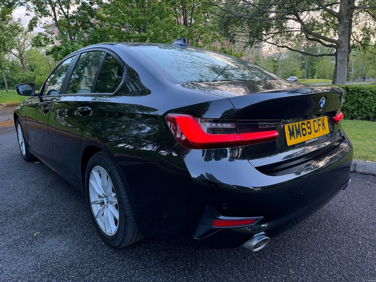 BMW 330e pro hybrid - Image 4