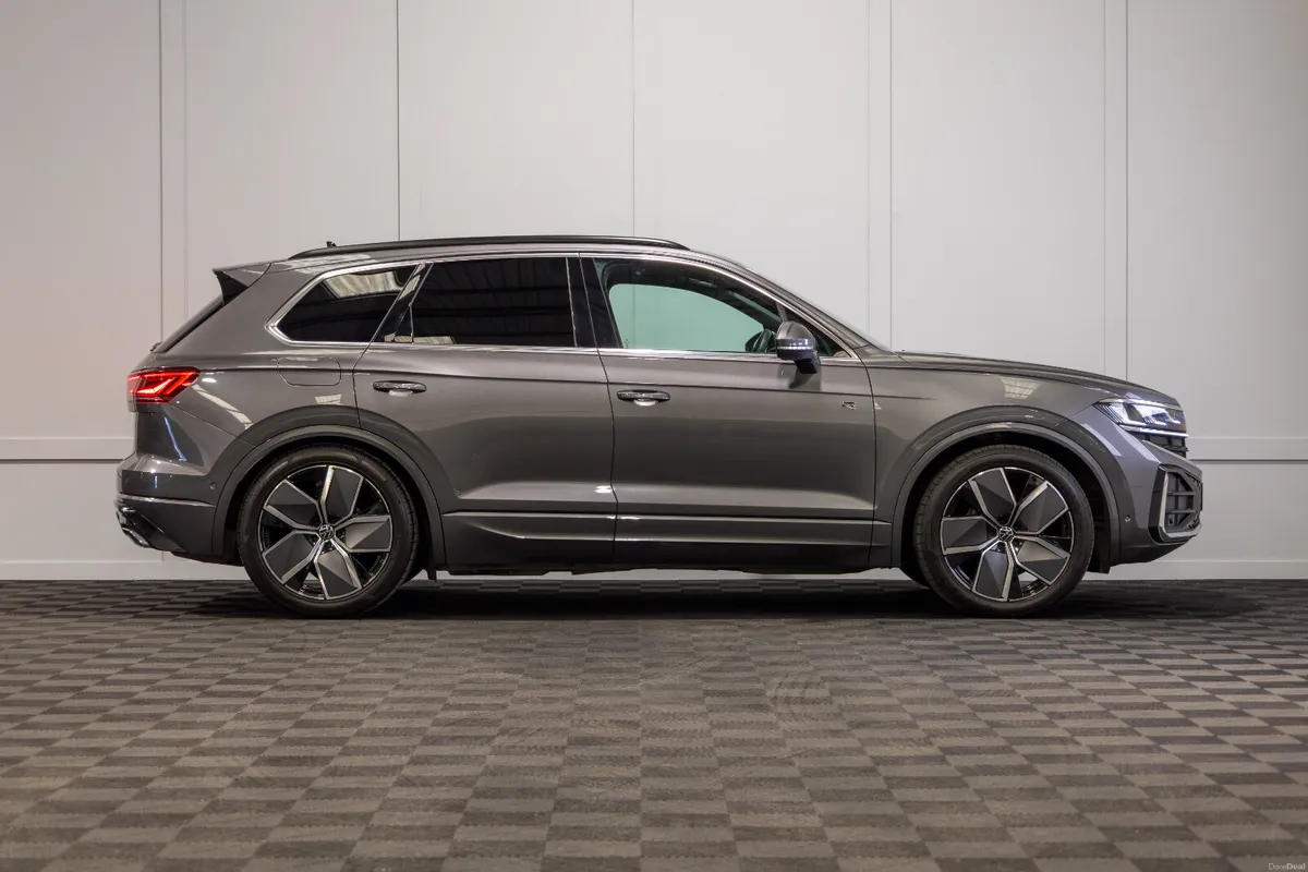 2025 Volkswagen Touareg R-Line 2 Seat Commercial - Image 6
