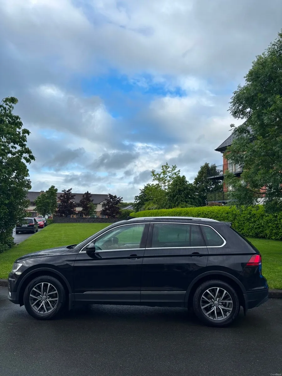 VW Tiguan 2.0 TDi Pan roof - Image 1